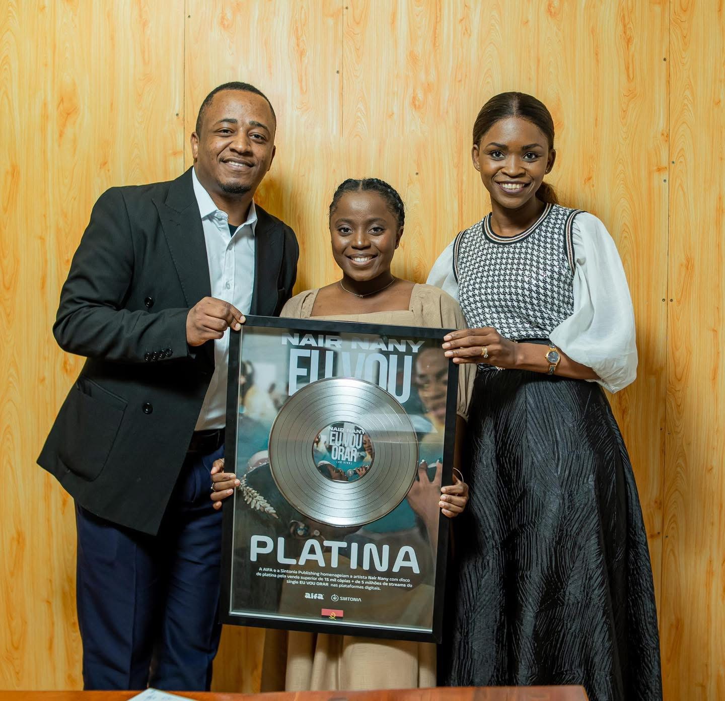 NAIR NANY, O FENÓMENO GOSPEL, ASSINA COM A MAIOR EDITORA E PUBLISHER DE ANGOLA, A SINTONIA