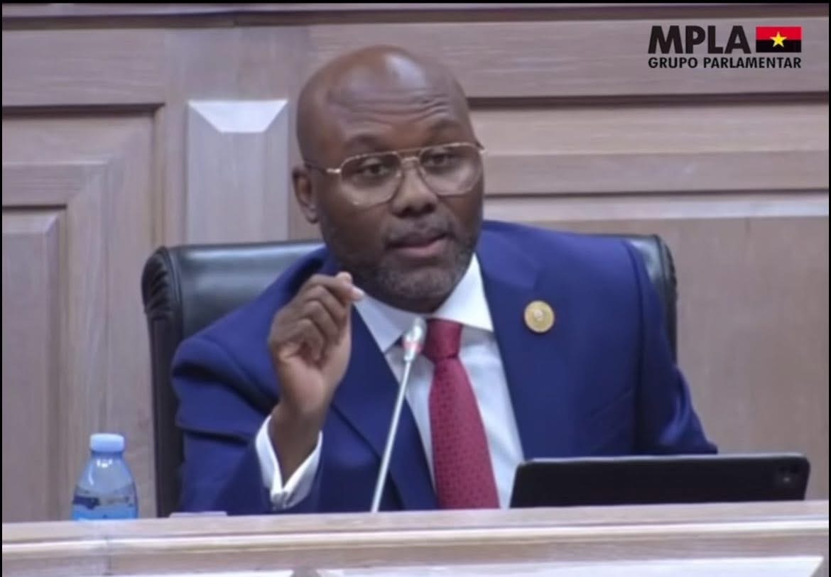 DECLARAÇÕES SÁDICAS DE UM PROFESSOR “UNIVERSITÁRIO” BURRO — ESTEVES HILÁRIO